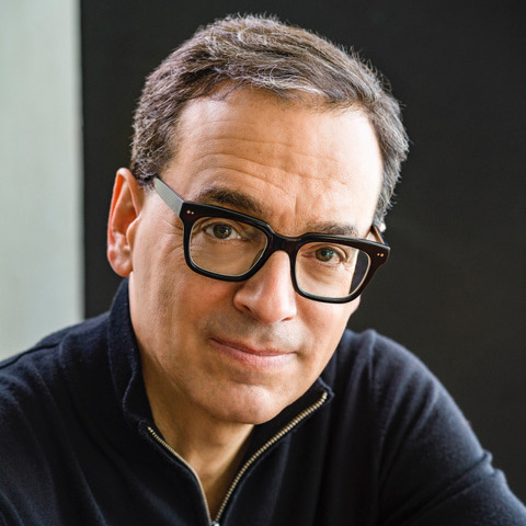 Daniela H. Pink Headshot